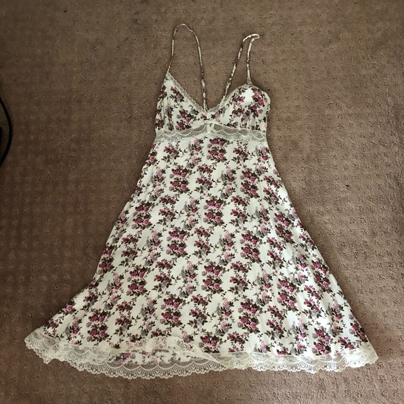 Forever 21 Dresses & Skirts - Spaghetti Strap Floral Dress
